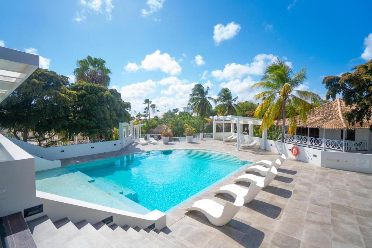 Papagayo Beach Resort (Adults Only) Виллемстад Экстерьер фото